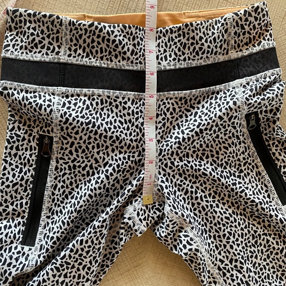 Lululemon Inspire Tight II Mesh Miss Mosaic white black 2 - Picture 10 of 13